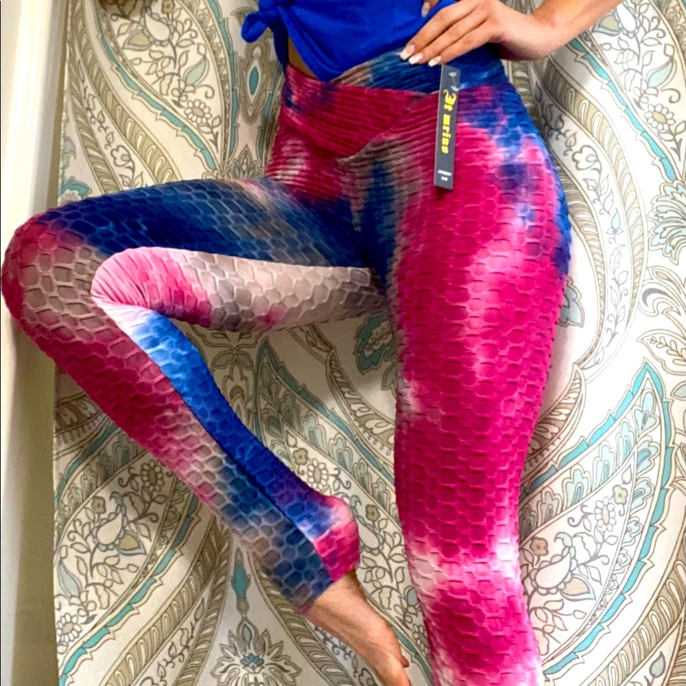 Want a better butt leggings  only sizes S-Xl   24$